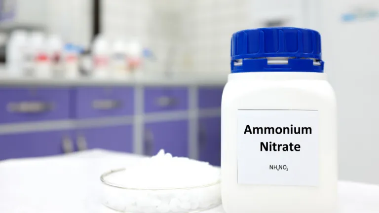¿Qué es el nitrato de amonio y qué sucede cuando explota?